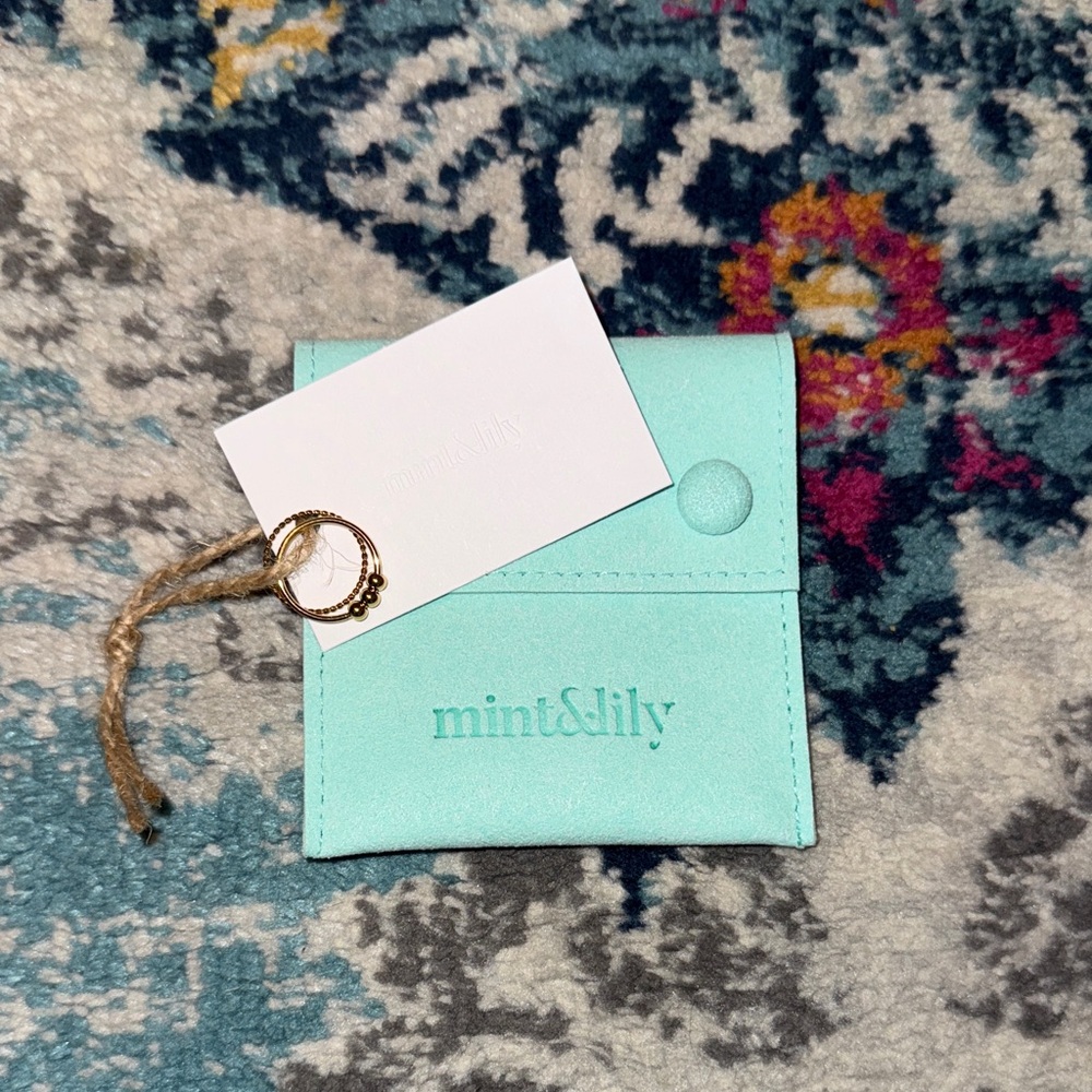 Mint & Lily Fidget Ring - size 4